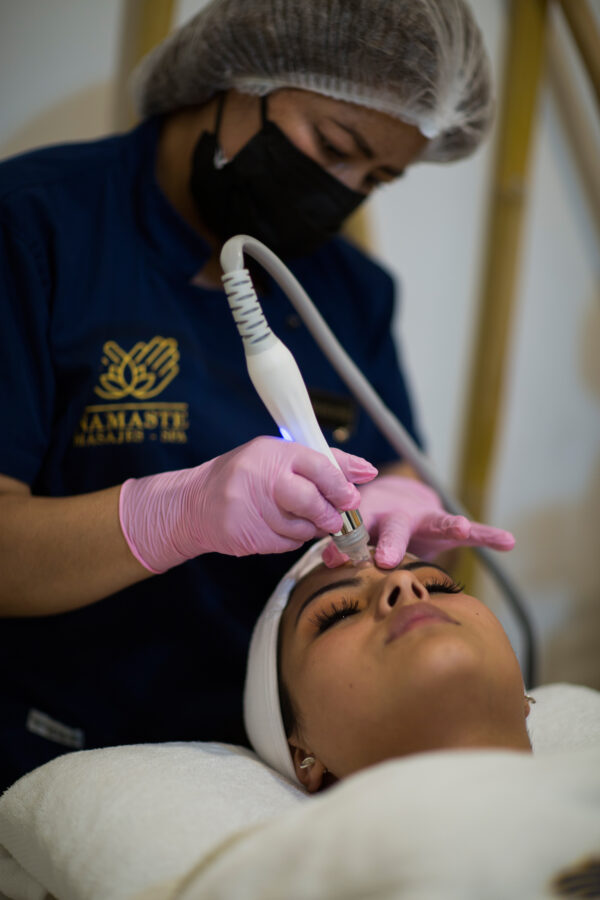 Deep Cleaning Facial